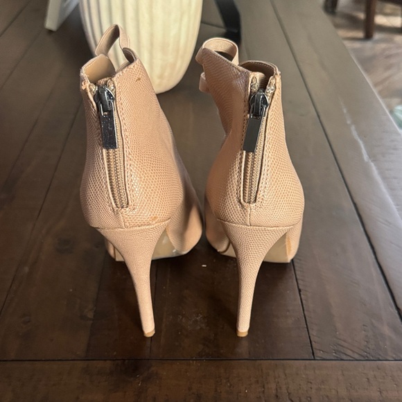 Steve Madden Tan Strappy Heels - Picture 3 of 5